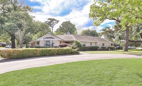 Photo of 2303 W T C Jester, Houston, TX 77008 (MLS # 82068117)