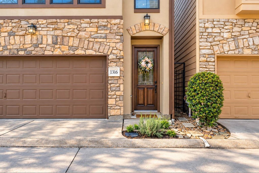 Photo of 1316 Studer Street, Houston, TX 77007 (MLS # 91960366)