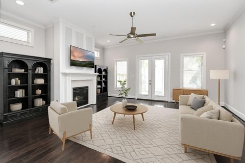 Photo of 239 W 27th Street, Houston, TX 77008 (MLS # 23222176)