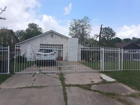 Photo of 17211 Woodburn Drive Drive, Houston, TX 77049 (MLS # 10849189)