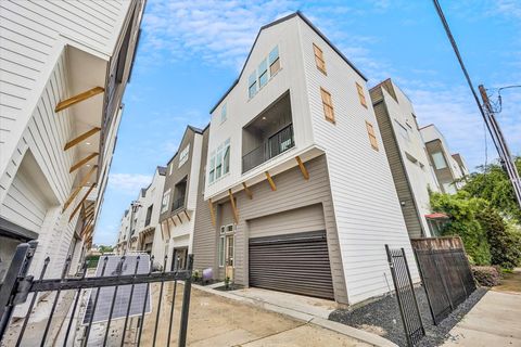 Photo of 1185 W 19th Street, Houston, TX 77008 (MLS # 14840836)