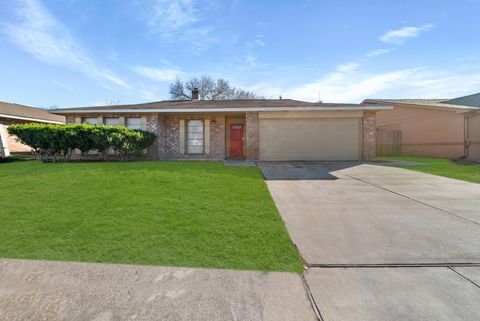 Photo of 13719 Southline Road, Sugar Land, TX 77498 (MLS # 67676724)