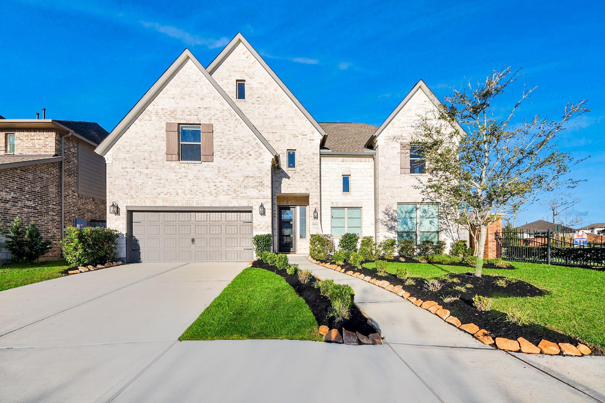 1935 Golden Leaf Drive