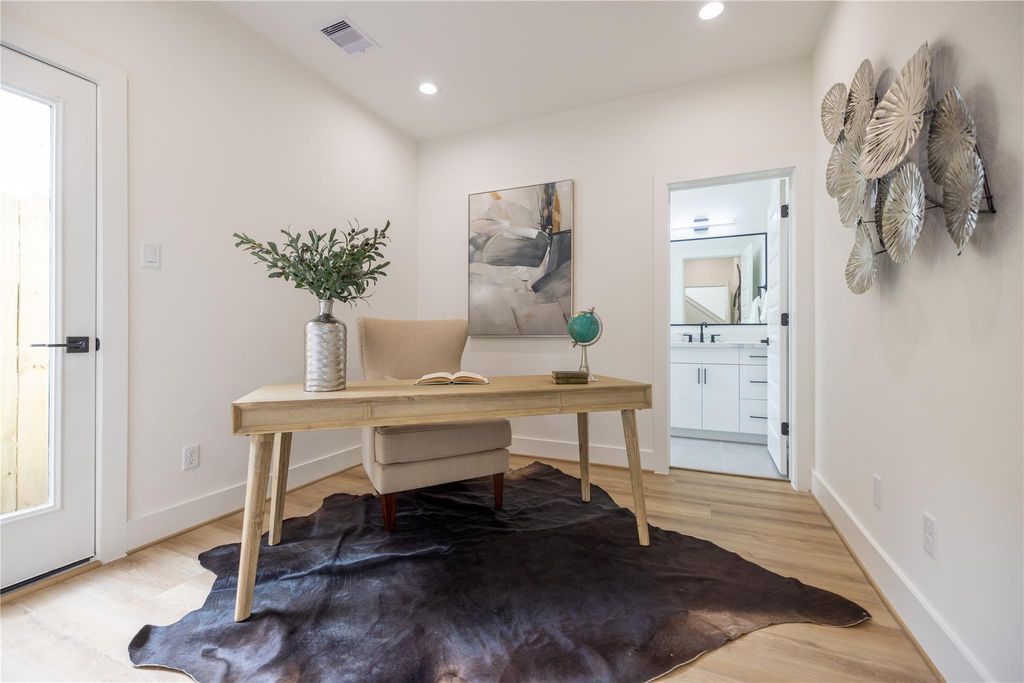 Photo of 4010 Yellowstone Blvd Blvd, Houston, TX 77021 (MLS # 43524261)