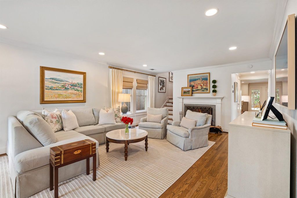 Photo of 2206 Sul Ross Street, Houston, TX 77098 (MLS # 3495576)