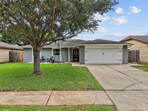 Photo of 204 Sweetgum Drive ST, League City, TX 77573 (MLS # 46465956)