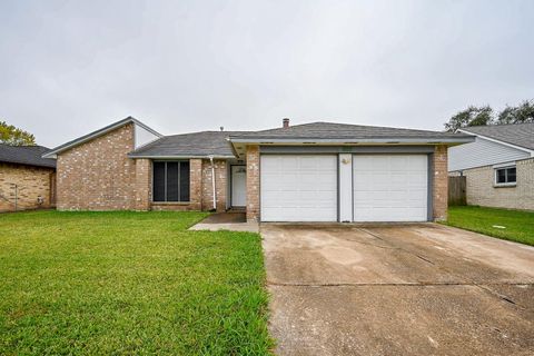 Photo of 805 River Creek Drive, La Porte, TX 77571 (MLS # 72607338)