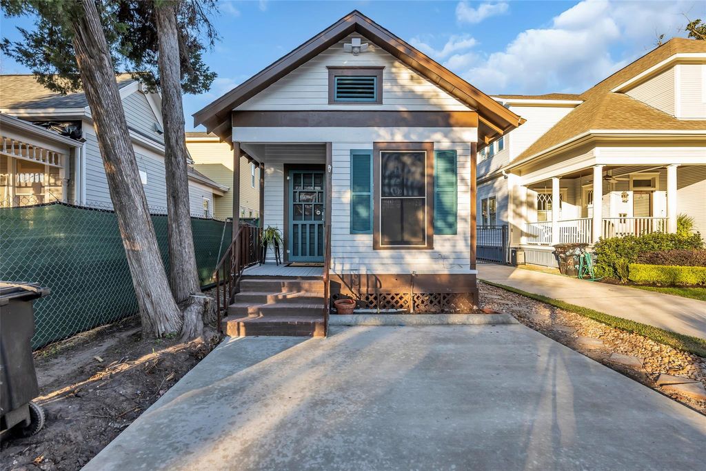 Photo of 611 Harvard Street, Houston, TX 77007 (MLS # 68301314)