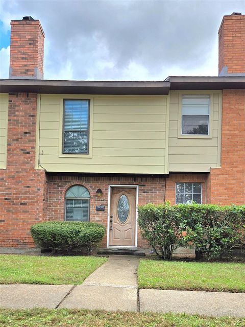 Photo of 1532 Silverpines Road #532, Houston, TX 77062 (MLS # 24723474)