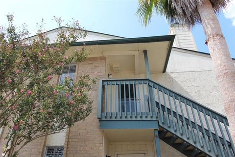 Photo of 250 El Dorado Boulevard #256, Webster, TX 77598 (MLS # 74058600) Photo of 250 El Dorado Boulevard #256, Webster, TX 77598 (MLS # 74058600)