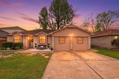Photo of 614 Branding Iron Lane, Houston, TX 77060 (MLS # 48473335)