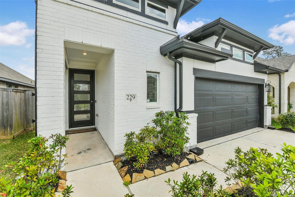 Photo of 229 Trapper Creek Drive, Conroe, TX 77304 (MLS # 61995432)