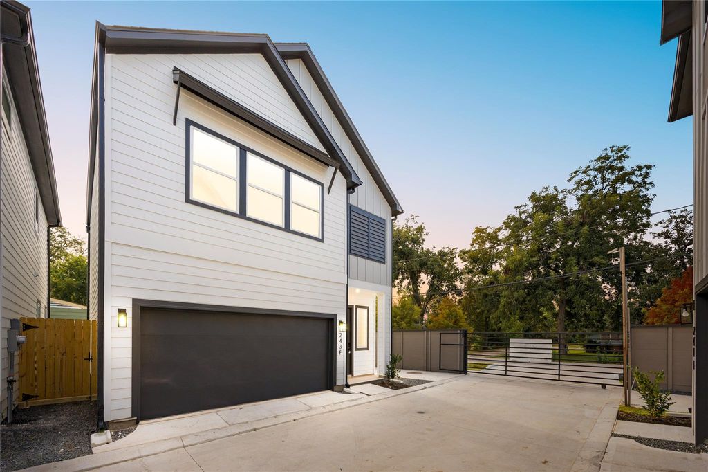 Photo of 243 Rebecca Street #F, Houston, TX 77022 (MLS # 12227709)