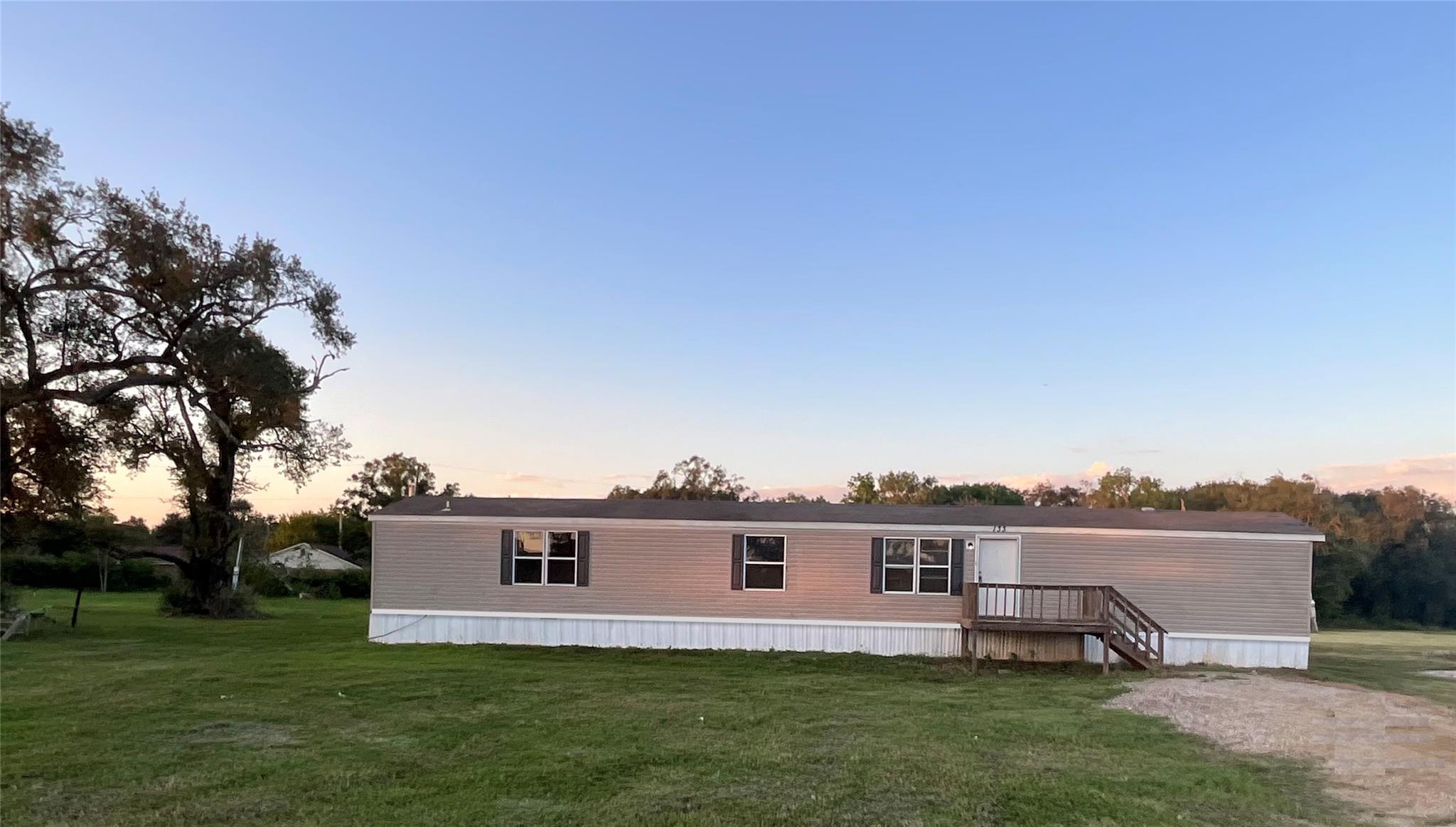 133 Country Oaks Street