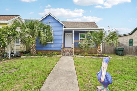 Photo of 1022 Avenue L, Galveston, TX 77550 (MLS # 62472044)