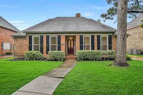 Homes For Sale - 2105 Winged Foot Drive<br/> Galveston County, League City, TX 77573