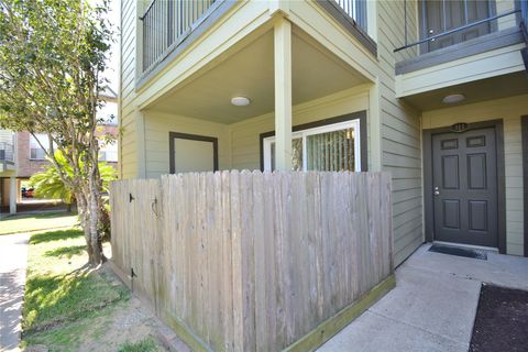 Photo of 18800 Egret Bay Boulevard #311, Webster, TX 77058 (MLS # 19450498)