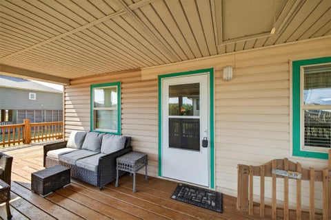 Photo of 975 Holiday Drive, Crystal Beach, TX 77650 (MLS # 78150164)
