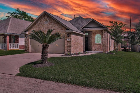 Photo of 106 Snug Harbor Drive, Conroe, TX 77356 (MLS # 16711835)