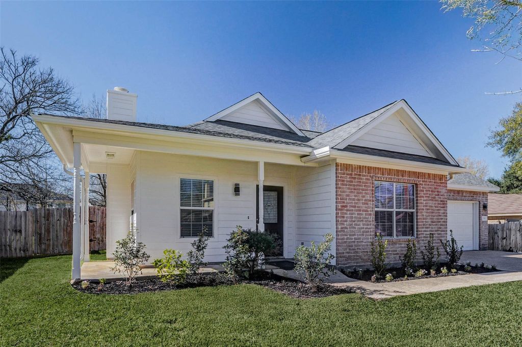 Photo of 12551 Lake Conroe Hills Dr Dr, Willis, TX 77318 (MLS # 65818981)