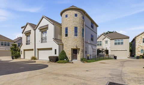 Photo of 2302 Fall Run Drive, Houston, TX 77055 (MLS # 60061267)