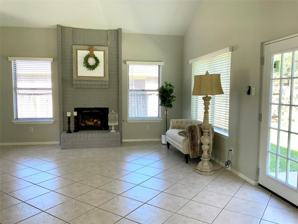 Photo of 1139 W Brompton Drive, Pearland, TX 77584 (MLS # 48035306)