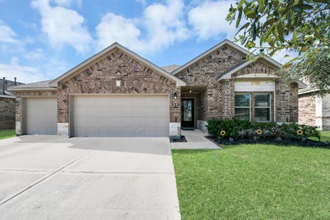Photo of 55 Alyssa Palms Drive, Manvel, TX 77578 (MLS # 60294619)