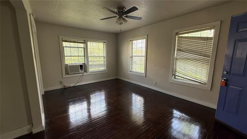 Photo of 1624 Holman Street #11, Houston, TX 77004 (MLS # 97962079)