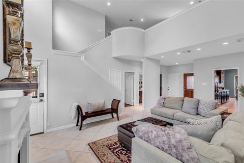 Photo of 2555 Bering Drive #15, Houston, TX 77057 (MLS # 3788669) Photo of 2555 Bering Drive #15, Houston, TX 77057 (MLS # 3788669)