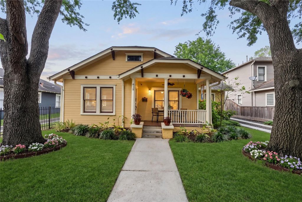 Photo of 815 W Melwood Street, Houston, TX 77009 (MLS # 32488995)