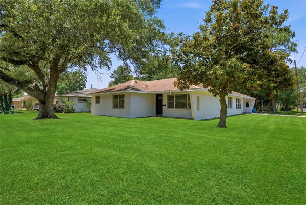 5002 LIVE OAK DR, TEXAS CITY, TX 77591 - Image f08a65b401eddf3fd27ca3a5239bd271/656138716