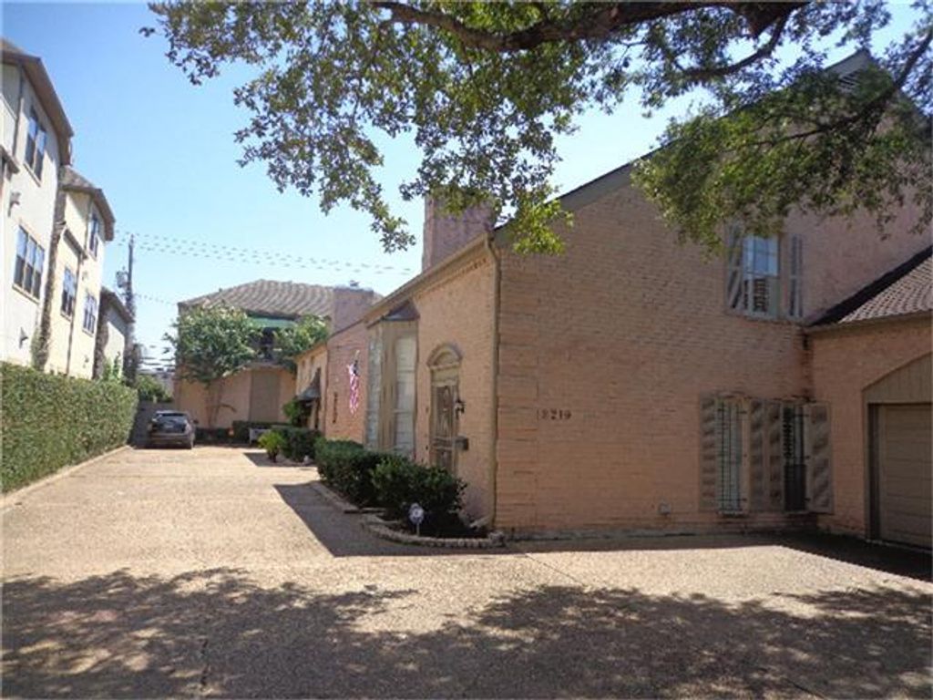 Photo of 2219 Nantucket Drive N, Houston, TX 77057 (MLS # 33430609)