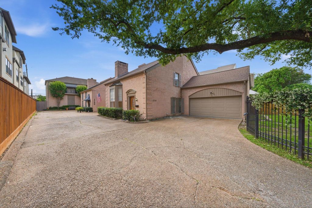 Photo of 2219 Nantucket Drive N, Houston, TX 77057 (MLS # 33430609)
