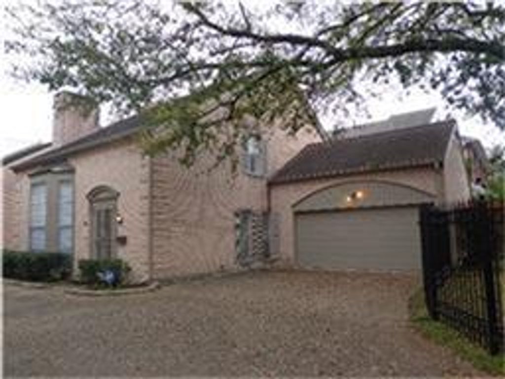 Photo of 2219 Nantucket Drive N, Houston, TX 77057 (MLS # 33430609)