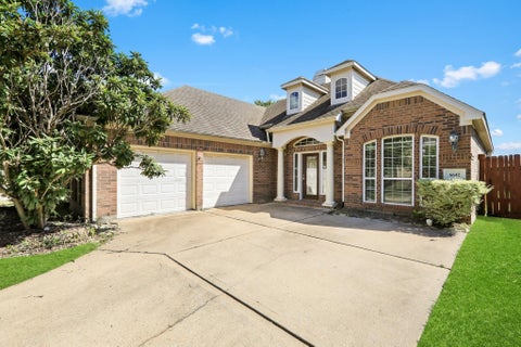 Photo of 6642 Redberry Glen Lane, Houston, TX 77041 (MLS # 48506744)
