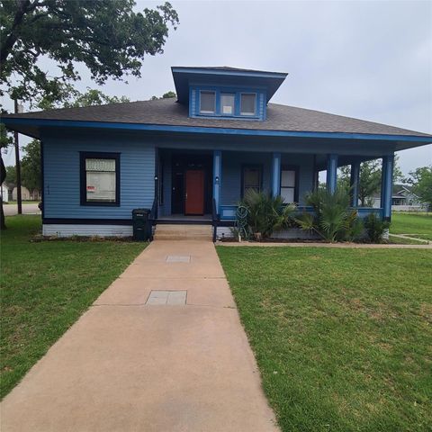 Photo of 615 E Washington Street, Giddings, TX 78942 (MLS # 20055346)