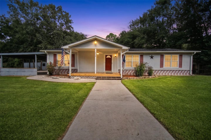 Photo 1 of 39 — 112 Lone Pine Drive, Huffman, TX 77336