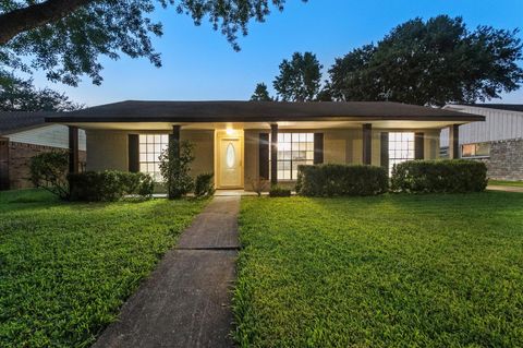 Photo of 10307 Sageplum Drive, Houston, TX 77089 (MLS # 76925444) Photo of 10307 Sageplum Drive, Houston, TX 77089 (MLS # 76925444)