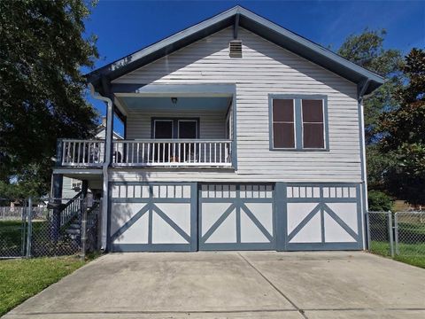 Photo of 1117 37th Street, Galveston, TX 77550 (MLS # 64727951)