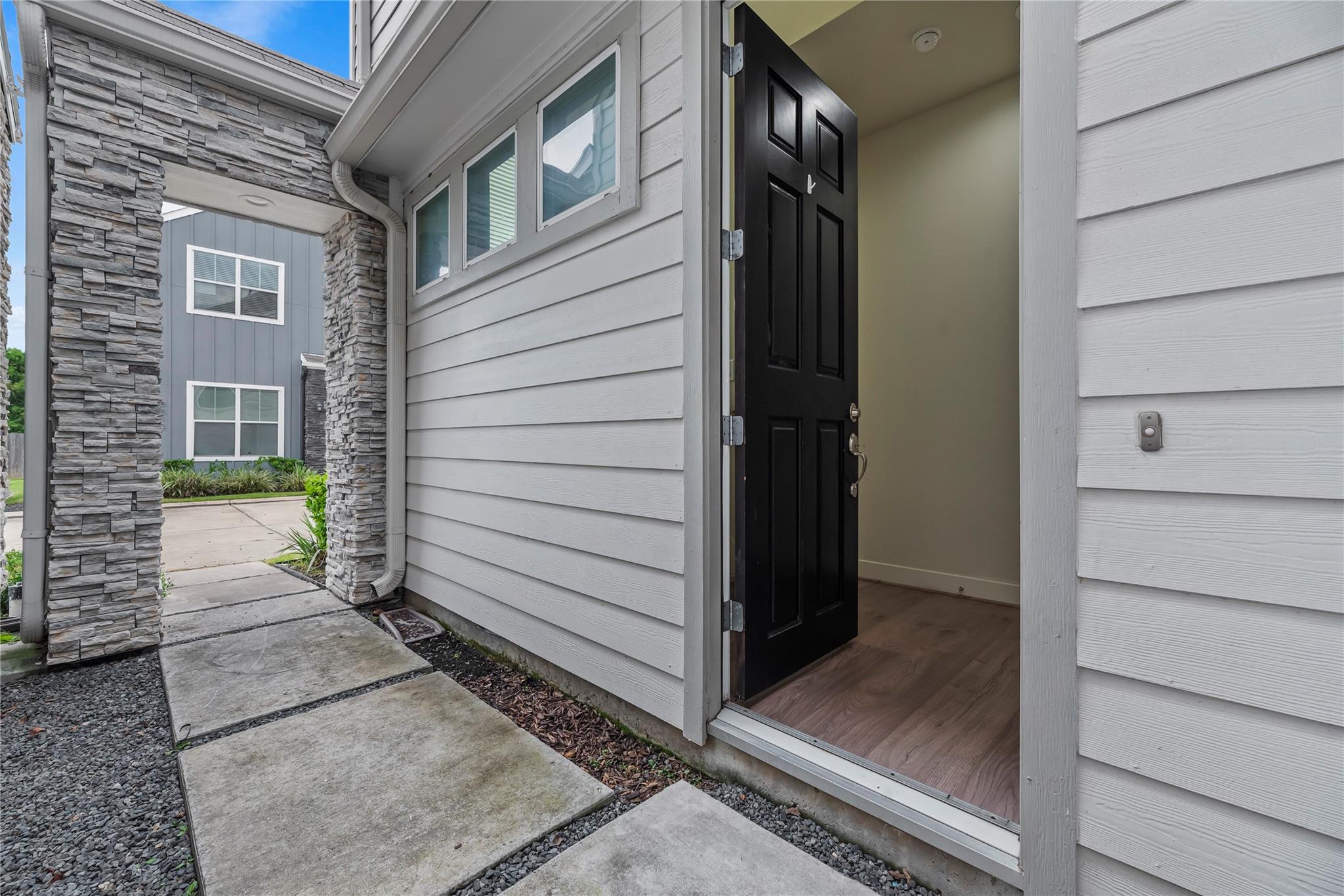 8819 Hollister Pine Court