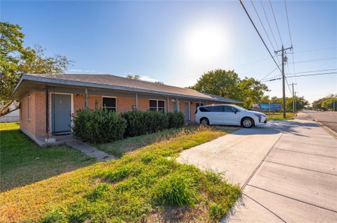 Photo of 915 Main Street, La Marque, TX 77568 (MLS # 64349087)