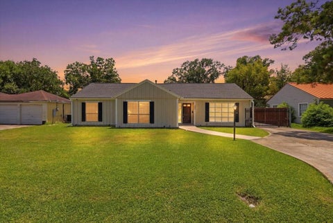 Photo of 2801 Berry Avenue, Groves, TX 77619 (MLS # 87819661)