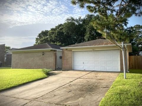 Photo of 15714 Echo Hill Drive, Houston, TX 77059 (MLS # 68766706)