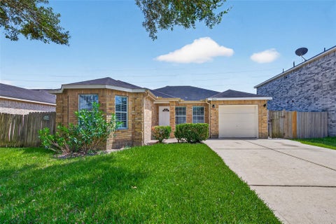 Photo of 12614 Rio Bravo Street, Rosharon, TX 77583 (MLS # 49360931)