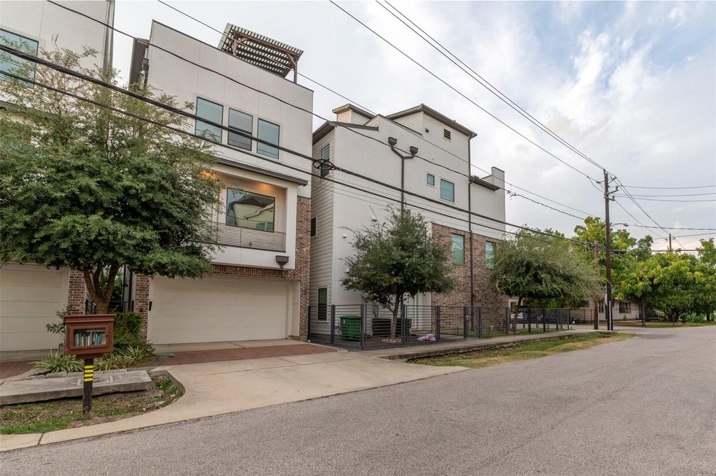 Photo of 1211 Thompson Street, Houston, TX 77007 (MLS # 16989055)