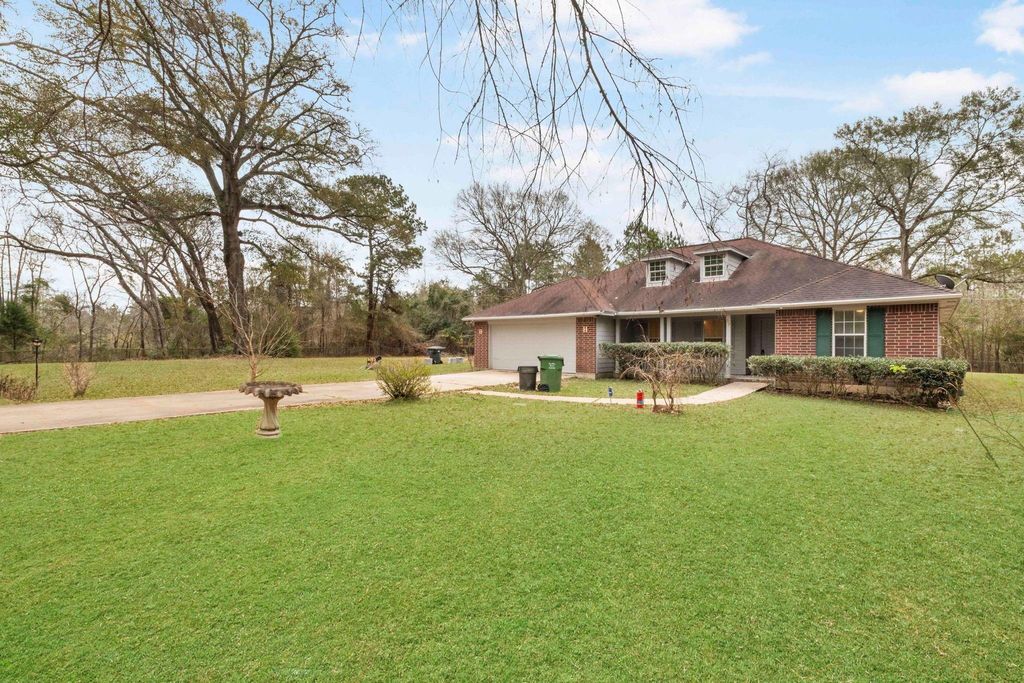 Photo of 23 Fm 2296 Road, Huntsville, TX 77340 (MLS # 36259026)