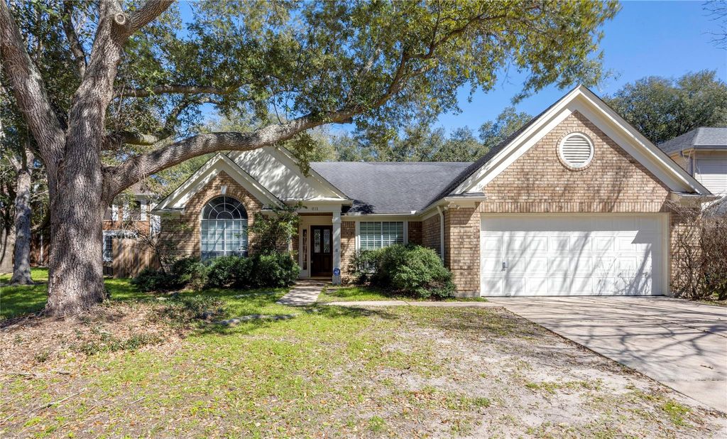 Photo of 811 Sierra Lake Drive, Katy, TX 77450 (MLS # 92092261)