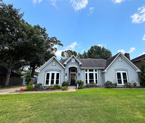 Photo of 110 Portulaca Street, Lake Jackson, TX 77566 (MLS # 41334043)