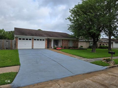 Photo of 11834 Mulholland Drive, Meadows Place, TX 77477 (MLS # 64136671)