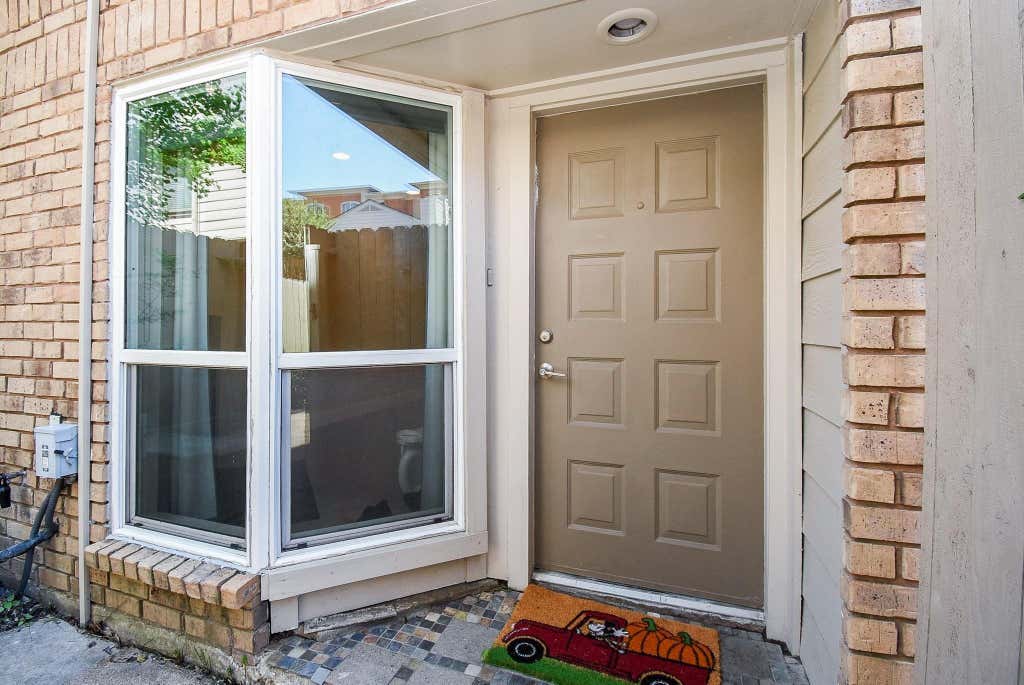 Photo of 1829 Augusta Drive #31, Houston, TX 77057 (MLS # 57413940)